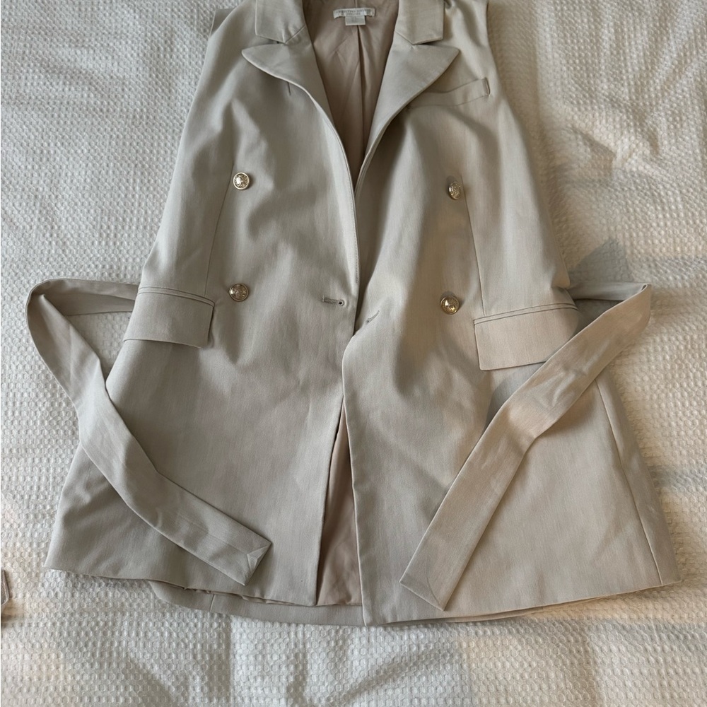 Elegant Cream Women's sleeveless blazer